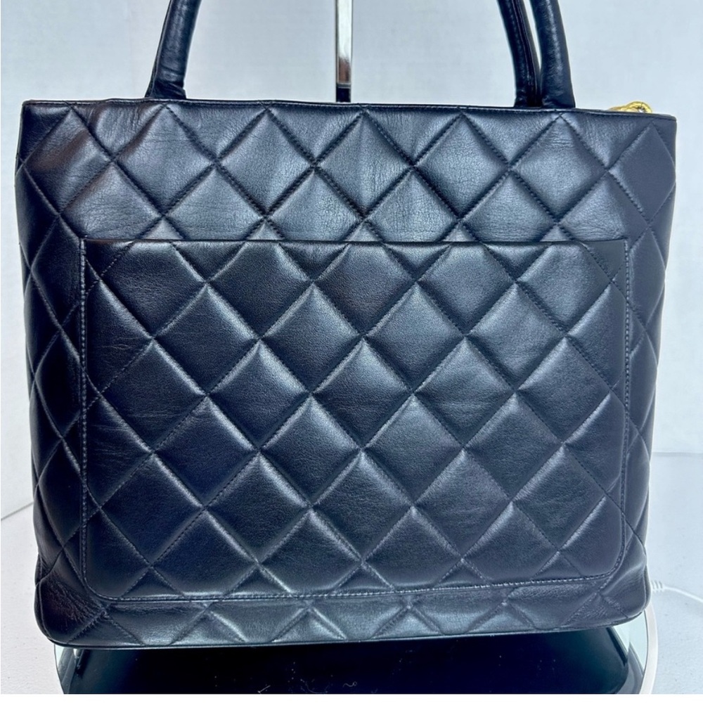 CHANEL CC LAMBSKIN LEATHER MEDALLION TOTE BAG - Picture 6 of 6